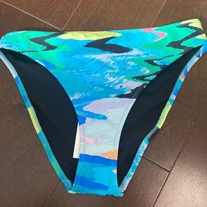 NWT Solid and Striped Distortia Brody Top